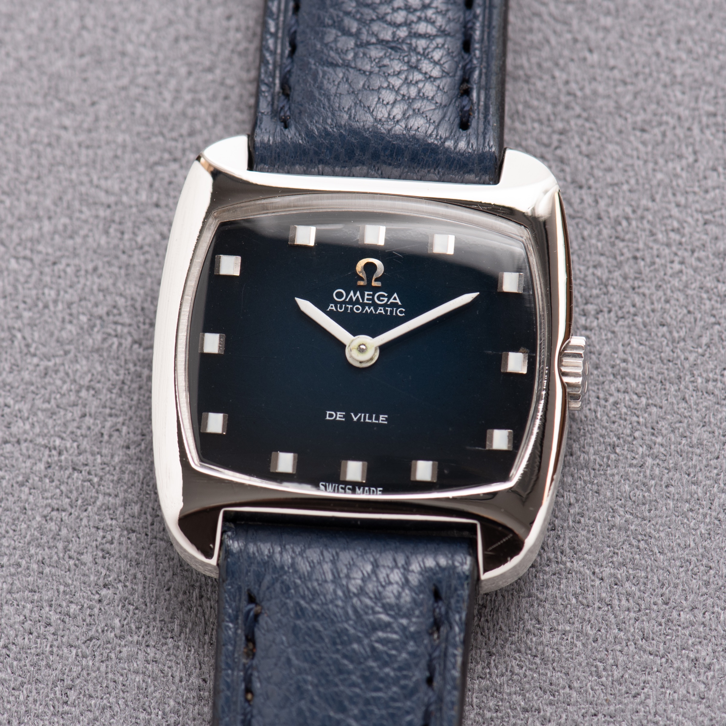 Vue de Omega De Ville Automatic — cadran spider — Réf. 551.045 — 1973